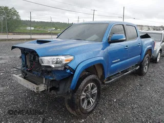 2017 Toyota Tacoma SR5 z VIN 3TMCZ5AN3HM059269, wystawiony jako IAAI lot #42231882 z przebiegiem 127 092 mil mil oraz . Historia ofert i sprzedaży dostępna na DreamBid. Obrazek 17.