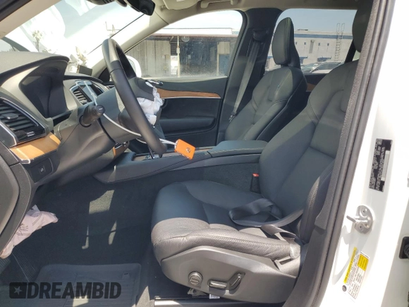 2024 Volvo XC90 Plus Bright Theme with VIN YV4062PE6R1226477, listed as a Copart auction lot 60284535 with 15,057 mi miles and Salvage title. Bid and sale history available at DreamBid. Image 7.