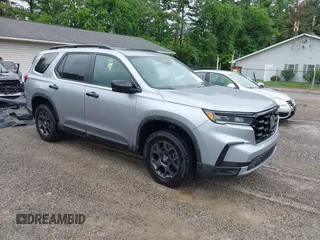 2024 Honda Pilot TrailSport z VIN 5FNYG1H63RB039600, wystawiony jako IAAI lot #42323759 z przebiegiem 15 755 mil mil oraz . Historia ofert i sprzedaży dostępna na DreamBid. Obrazek 1.