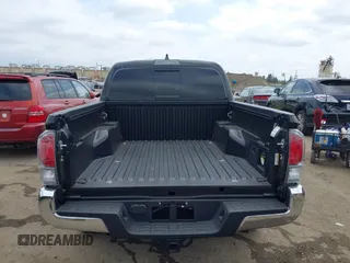 2023 Toyota Tacoma SR z VIN 3TMCZ5AN4PM548729, wystawiony jako IAAI lot #42078723 z przebiegiem 30 966 mil mil oraz . Historia ofert i sprzedaży dostępna na DreamBid. Obrazek 15.