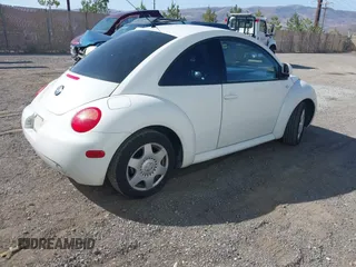 2000 Volkswagen Beetle GLS с VIN 3VWCC21C1YM445314, выставлен на аукционе IAAI как лот 42396409 с пробегом 185 758 миль миль и . История ставок и продаж доступна на DreamBid. Изображение 4.