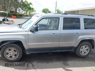 2015 Jeep Patriot Sport with VIN 1C4NJRBB1FD269387, listed as a IAAI auction lot 42111334 with 175,512 mi miles and . Bid and sale history available at carsss.com. Image 14.