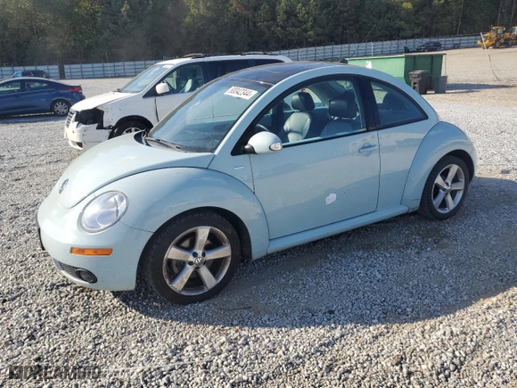 2010 Volkswagen New Beetle Coupe with VIN 3VWRG3AG4AM034180, listed as a Copart auction lot 80042344 with 85,104 mi miles and Salvage Title. Bid and sale history available at carsss.com. Image 1.