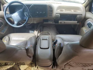 1995 Chevrolet Suburban with VIN 1GNFK16K3SJ403221, listed as a Copart auction lot 68543084 with 131,937 mi miles and Clean Title. Bid and sale history available at carsss.com. Image 8.