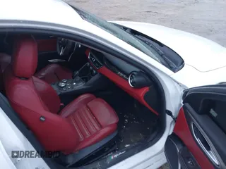 2017 Alfa Romeo Giulia Ti z VIN ZARFAECN2H7539370, wystawiony jako IAAI lot #41762612 z przebiegiem 100 629 mil mil oraz . Historia ofert i sprzedaży dostępna na DreamBid. Obrazek 5.
