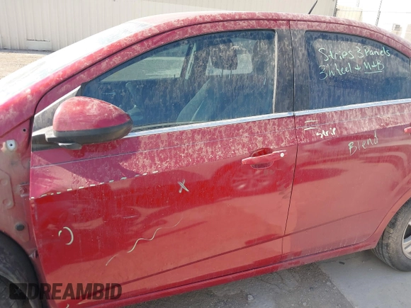 2012 Chevrolet Sonic LT z VIN 1G1JC5SHXC4113696, wystawiony jako IAAI lot #41843938 z przebiegiem 102 111 mil mil oraz . Historia ofert i sprzedaży dostępna na DreamBid. Obrazek 16.