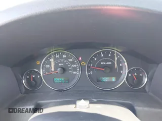 2007 Jeep Commander Sport z VIN 1J8HG48K97C530030, wystawiony jako IAAI lot #42471903 z przebiegiem 195 416 mil mil oraz . Historia ofert i sprzedaży dostępna na DreamBid. Obrazek 7.