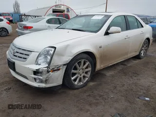 2005 Cadillac STS z VIN 1G6DC67A250231552, wystawiony jako IAAI lot #41765312 z przebiegiem 201 611 mil mil oraz . Historia ofert i sprzedaży dostępna na DreamBid. Obrazek 6.