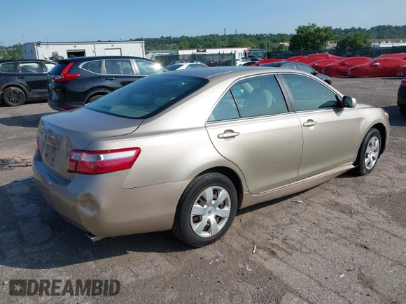 2008 Toyota Camry LE z VIN 4T1BK46K58U565640, wystawiony jako IAAI lot #42402223 z przebiegiem 147 181 mil mil oraz . Historia ofert i sprzedaży dostępna na DreamBid. Obrazek 4.