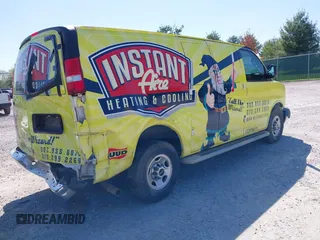 2017 GMC Savana Cargo z VIN 1GTW7AFF8H1906054, wystawiony jako IAAI lot #42131056 z przebiegiem 150 000 mil mil oraz . Historia ofert i sprzedaży dostępna na DreamBid. Obrazek 4.