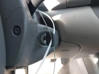 2005 Toyota Camry STD z VIN 4T1BE32K75U996144, wystawiony jako IAAI lot #42284780 z przebiegiem 157 050 mil mil oraz . Historia ofert i sprzedaży dostępna na DreamBid. Obrazek 11.