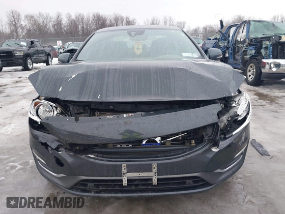 2015 Volvo S60 T5 Premier z VIN YV1612TK3F1359338, wystawiony jako IAAI lot #41645209 z przebiegiem 106 822 mil mil oraz . Historia ofert i sprzedaży dostępna na DreamBid. Obrazek 12.