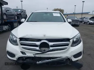 2019 Mercedes-Benz GLC 300 z VIN WDC0G4JB8KV182470, wystawiony jako IAAI lot #42429983 z przebiegiem 84 285 mil mil oraz . Historia ofert i sprzedaży dostępna na DreamBid. Obrazek 12.