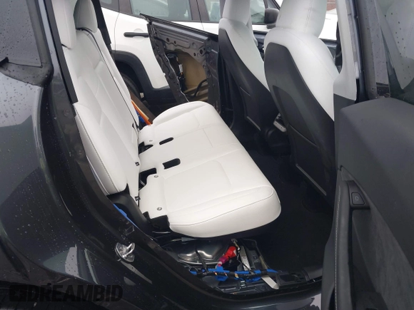 2025 Tesla Model Y Long Range with VIN 7SAYGDED8SA340082, listed as a IAAI auction lot 41915369 with 7,296 mi miles and . Bid and sale history available at DreamBid. Image 8.