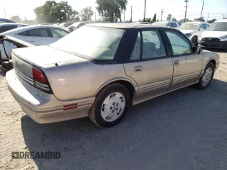1997 Oldsmobile Cutlass Supreme S z VIN 1G3WH52M1VF353626, wystawiony jako Copart lot #63069534 z przebiegiem 62 841 mil mil oraz Szkody całkowita. Historia ofert i sprzedaży dostępna na DreamBid. Obrazek 3.