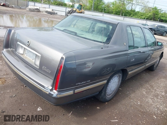 1999 Cadillac DeVille DHS z VIN 1G6KE54Y2XU752599, wystawiony jako IAAI lot #42141950 z przebiegiem 135 999 mil mil oraz . Historia ofert i sprzedaży dostępna na DreamBid. Obrazek 4.