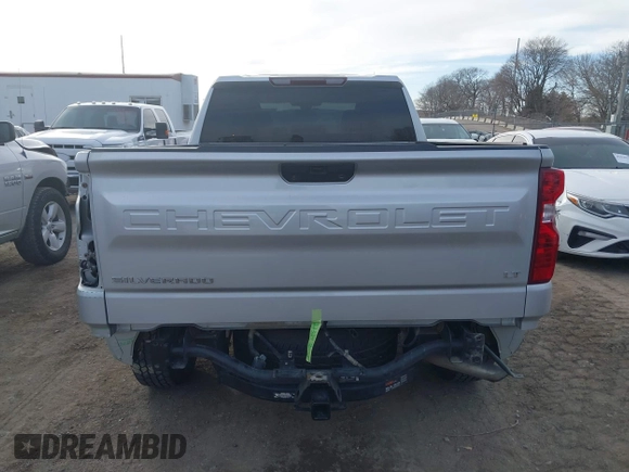 2020 Chevrolet Silverado 1500 LT with VIN 1GCRYDEKXLZ233126, listed as a IAAI auction lot 41607694 with 111,246 mi miles. Bid and sale history available at carsss.com. Image 17.