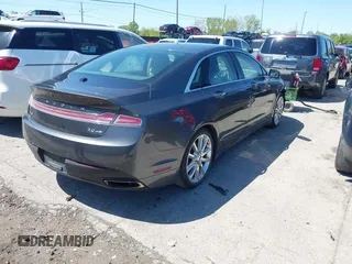 2015 Lincoln MKZ z VIN 3LN6L2G93FR607192, wystawiony jako IAAI lot #42226377 z przebiegiem 74 018 mil mil oraz . Historia ofert i sprzedaży dostępna na DreamBid. Obrazek 4.