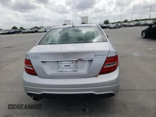 2013 Mercedes-Benz C 250 Sport z VIN WDDGF4HB9DR263699, wystawiony jako Copart lot #51379384 z przebiegiem 123 016 mil mil oraz Szkoda całkowita • Salvage title. Historia ofert i sprzedaży dostępna na DreamBid. Obrazek 6.