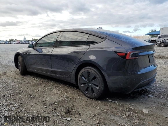 2024 Tesla Model 3 z VIN 5YJ3E1EA7RF826476, wystawiony jako Copart lot #80184564 z przebiegiem 2963 mil mil oraz Szkody całkowita. Historia ofert i sprzedaży dostępna na DreamBid. Obrazek 2.