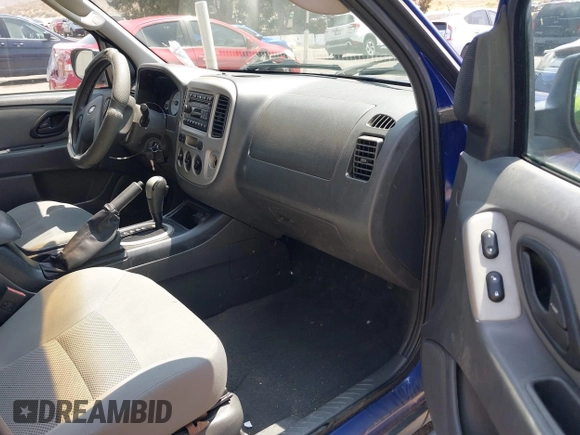 2006 Ford Escape XLT z VIN 1FMYU03146KB77722, wystawiony jako IAAI lot #42580276 z przebiegiem 135 660 mil mil oraz . Historia ofert i sprzedaży dostępna na DreamBid. Obrazek 5.