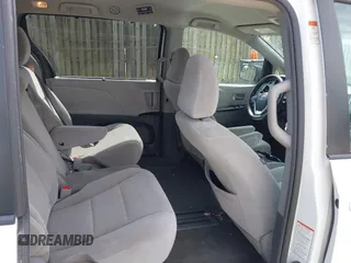 2017 Toyota Sienna LE Auto Access Seat z VIN 5TDKZ3DC5HS826355, wystawiony jako IAAI lot #42802103 z przebiegiem 310 281 mil mil oraz . Historia ofert i sprzedaży dostępna na DreamBid. Obrazek 8.