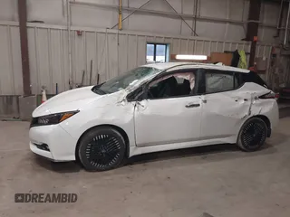 2023 Nissan LEAF SV Plus z VIN 1N4CZ1CV0PC563256, wystawiony jako IAAI lot #41138436 z przebiegiem 24 399 mil mil oraz . Historia ofert i sprzedaży dostępna na DreamBid. Obrazek 14.