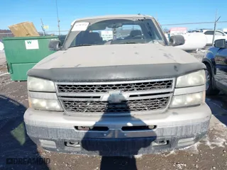 2006 Chevrolet Silverado 1500 LT1 with VIN 2GCEK13T961178126, listed as a IAAI auction lot 41387524 with 402,089 mi miles. Bid and sale history available at carsss.com. Image 12.