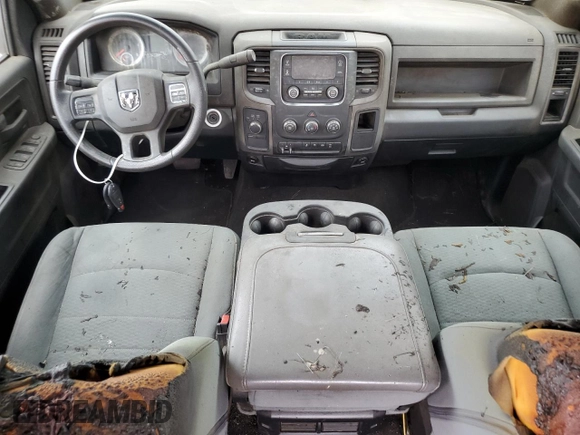2017 Ram 2500 Tradesman z VIN 3C6UR5HL8HG590269, wystawiony jako Copart lot #61224455 z przebiegiem 65 888 mil mil oraz Szkoda całkowita • Salvage title. Historia ofert i sprzedaży dostępna na DreamBid. Obrazek 8.