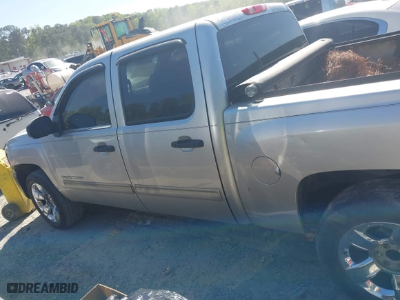 2010 Chevrolet Silverado 1500 LT with VIN 3GCRCSE04AG106550, listed as a IAAI auction lot 41917311 with 319,582 mi miles. Bid and sale history available at carsss.com. Image 14.