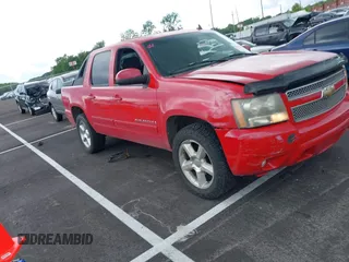 2007 Chevrolet Avalanche LTZ z VIN 3GNEC12J97G302411, wystawiony jako IAAI lot #42236491 z przebiegiem 271 454 mil mil oraz . Historia ofert i sprzedaży dostępna na DreamBid. Obrazek 1.