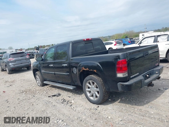 2008 GMC Sierra Denali z VIN 2GTEK638681161702, wystawiony jako IAAI lot #42078538 z przebiegiem Nie podano mil oraz . Historia ofert i sprzedaży dostępna na DreamBid. Obrazek 3.
