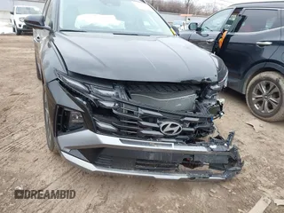 2025 Hyundai Tucson SEL with VIN 5NMJB3DE1SH458851, listed as a IAAI auction lot 41641245 with 5,872 mi miles. Bid and sale history available at carsss.com. Image 6.