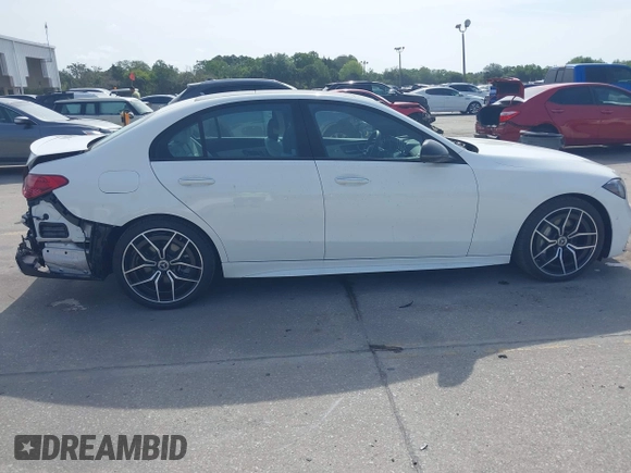 2024 Mercedes-Benz C 300 z VIN W1KAF4GB8RR227839, wystawiony jako IAAI lot #42079634 z przebiegiem 2 062 mil mil oraz . Historia ofert i sprzedaży dostępna na DreamBid. Obrazek 4.