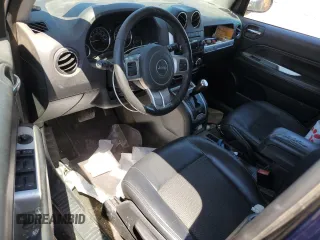 2016 Jeep Compass Latitude z VIN 1C4NJCEAXGD735156, wystawiony jako Copart lot #56607755 z przebiegiem 163 996 mil mil oraz Szkoda całkowita • Salvage title. Historia ofert i sprzedaży dostępna na DreamBid. Obrazek 8.