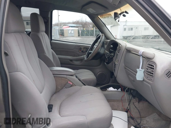 2003 GMC Sonoma SLS with VIN 1GTCT19X038212266, listed as a IAAI auction lot 41701463 with 151,555 mi miles. Bid and sale history available at carsss.com. Image 5.