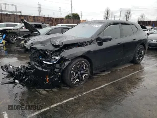 2024 BMW iX M60 z VIN WB533CF06RCR71038, wystawiony jako Copart lot #47573025 z przebiegiem Nie podano mil oraz Szkoda całkowita • Salvage title. Historia ofert i sprzedaży dostępna na DreamBid. Obrazek 1.