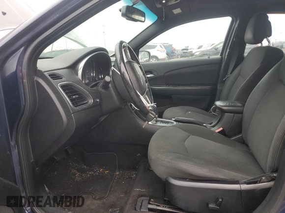 2014 Chrysler 200 Touring z VIN 1C3CCBBB1EN118975, wystawiony jako Copart lot #87133664 z przebiegiem 140 265 mil mil oraz Tytuł czysty. Historia ofert i sprzedaży dostępna na DreamBid. Obrazek 7.