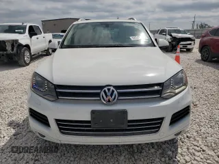 2013 Volkswagen Touareg Lux with VIN WVGEF9BP9DD008658, listed as a Copart auction lot 52585925 with 93,369 mi miles and Salvage Title. Bid and sale history available at DreamBid. Image 5.