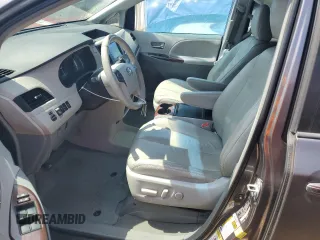 2014 Toyota Sienna Limited с VIN 5TDDK3DC6ES084587, выставлен на аукционе Copart как лот 62018095 с пробегом 152 124 миль миль и Списание • Salvage title. История ставок и продаж доступна на DreamBid. Изображение 7.
