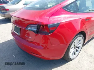 2022 Tesla Model 3 Long Range z VIN 5YJ3E1EB5NF174606, wystawiony jako IAAI lot #42463894 z przebiegiem 36 677 mil mil oraz . Historia ofert i sprzedaży dostępna na DreamBid. Obrazek 21.