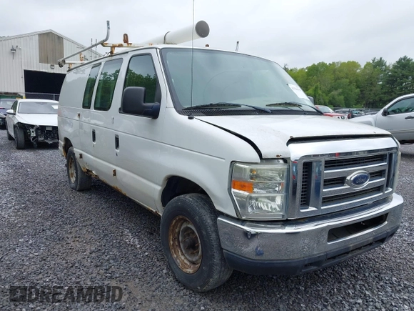2008 Ford Econoline Cargo Commercial z VIN 1FTNE24W08DB01917, wystawiony jako IAAI lot #42326330 z przebiegiem 140 956 mil mil oraz . Historia ofert i sprzedaży dostępna na DreamBid. Obrazek 1.