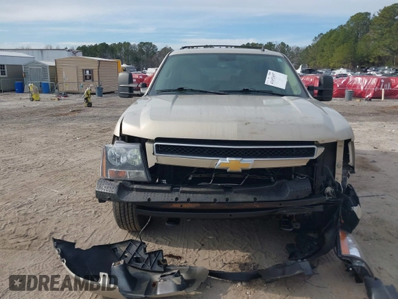 2008 Chevrolet Suburban Commercial with VIN 3GNGK26K98G207580, listed as a IAAI auction lot 41652697 with 262,677 mi miles. Bid and sale history available at carsss.com. Image 6.