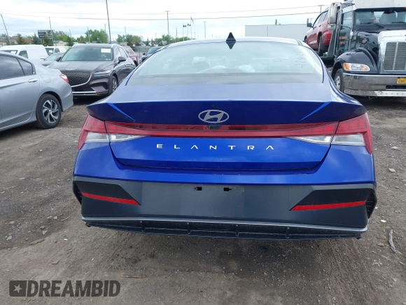 2024 Hyundai Elantra SEL z VIN KMHLS4DG2RU750734, wystawiony jako IAAI lot #42266873 z przebiegiem 6 255 mil mil oraz . Historia ofert i sprzedaży dostępna na DreamBid. Obrazek 16.