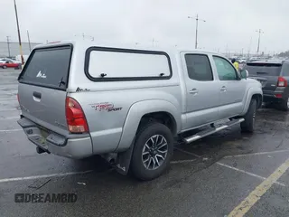 2007 Toyota Tacoma z VIN 3TMLU42N77M009397, wystawiony jako IAAI lot #41805139 z przebiegiem 256 744 mil mil oraz . Historia ofert i sprzedaży dostępna na DreamBid. Obrazek 4.