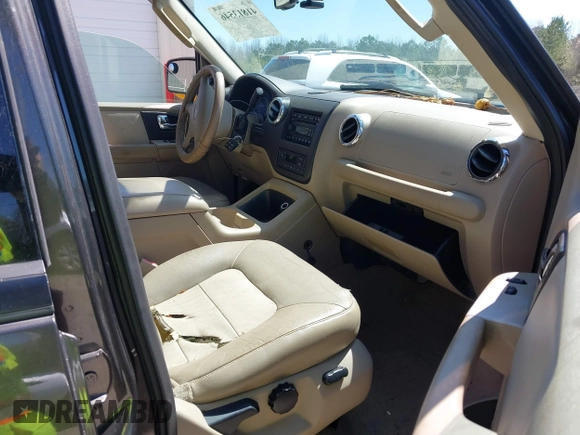 2006 Ford Expedition Eddie Bauer with VIN 1FMFU17556LA19216, listed as a IAAI auction lot 41813546 with 240,884 mi miles. Bid and sale history available at carsss.com. Image 5.