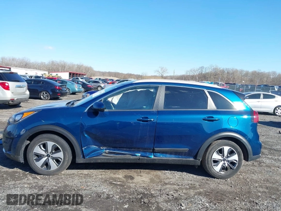 2017 Kia Niro LX with VIN KNDCB3LC7H5057440, listed as a IAAI auction lot 41639326 with 83,481 mi miles. Bid and sale history available at carsss.com. Image 14.