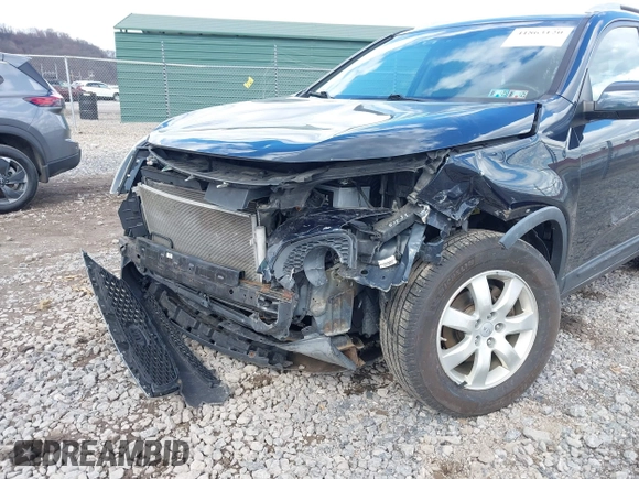 2013 Kia Sorento LX with VIN 5XYKT4A21DG333508, listed as a IAAI auction lot 41863120 with 110,219 mi miles. Bid and sale history available at carsss.com. Image 6.