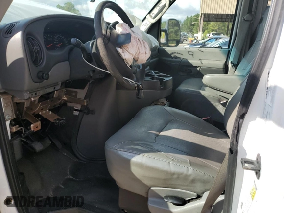 2008 Ford Econoline Cargo Commercial with VIN 1FTNE14L28DA36035, listed as a Copart auction lot 71575904 with 305,497 mi miles and Salvage title. Bid and sale history available at DreamBid. Image 7.