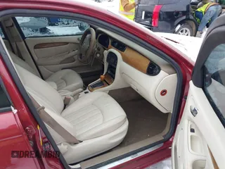 2003 Jaguar X-Type 2.5L Manual z VIN SAJEA51D63XC89273, wystawiony jako IAAI lot #41298544 z przebiegiem 124 400 mil mil oraz . Historia ofert i sprzedaży dostępna na DreamBid. Obrazek 5.